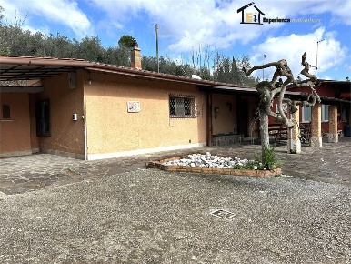 Foto Villa unifamiliare in Via Caprareccia, Montopoli di Sabina di 50 m²