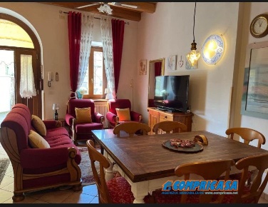 Foto Case semi ndipendenti a Bardolino Centro di 120 m² con 7 locali