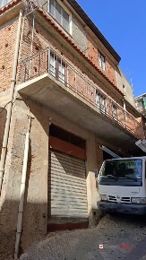 Foto Appartamento in pressi chiesa duomo, Alì Terme di 80 m² con 4 locali