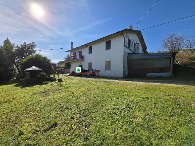 Foto Casa indipendente in via Valle Orta, Appignano del Tronto di 280 m²