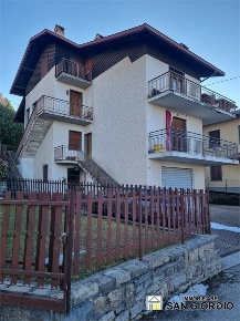 Foto Appartamento a Esino Lario Centro di 165 m² con 6 locali in vendita