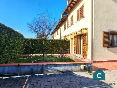 Foto Villa singola a Prato Le Fontanelle con 6 locali in vendita