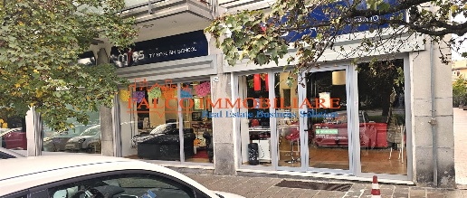 Foto Locale commerciale in Viale Libertà, Pavia Stazione - Ticinello