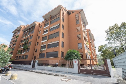 Foto Appartamento in Via Ettore Bugatti, Milano Gratosoglio di 158 m²