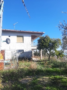 Foto Rustico in via Croce 12, Altidona Centro di 280 m² con 6 locali