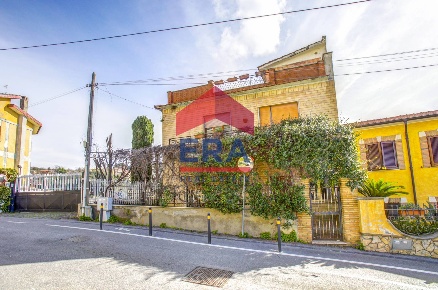 Foto Villa unifamiliare in Strada Nuova 116, Ariccia Centro di 270 m²