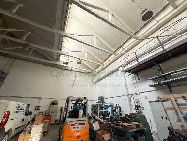 Foto Capannone industriale in Via Bovio, Pomigliano d'Arco di 205 m²
