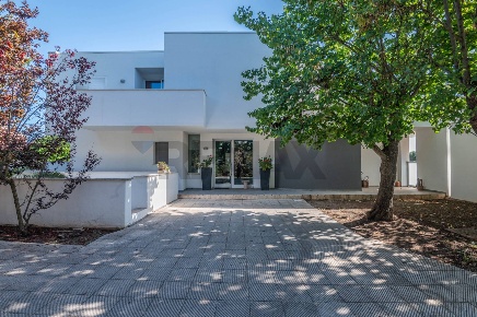 Foto Villa unifamiliare a Ragusa Croce - Selvaggio di 500 m² con 20 locali
