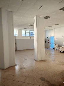 Foto Locale commerciale a Santa Maria di Licodia di 170 m² con 3 locali