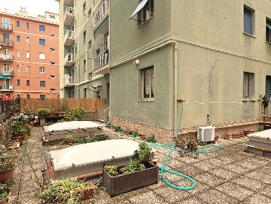 Foto Appartamento in Via Ferrara, Genova San Teodoro di 73 m² con 5 locali