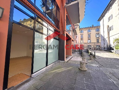 Foto Locale commerciale in Via Quarenghi 36, Bergamo Stazione di 43 m²