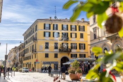 Foto Appartamento in Via Dominioni 1, Novara Centro Storico di 130 m²
