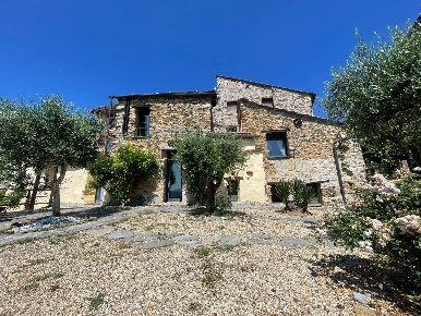 Foto Rustico in Via Per acquila, Borghetto d'Arroscia Leverone di 185 m²