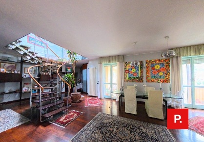 Foto Appartamento in VIA SAN DONATO, Caserta di 350 m² con 8 locali