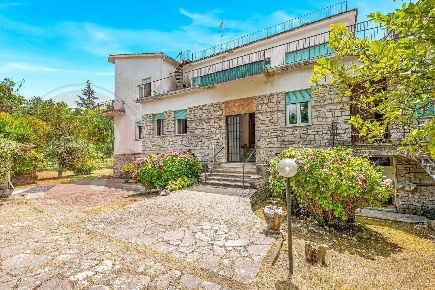 Foto Villa unifamiliare in Corso Della Repubblica, Cassino Centro di 500 m²