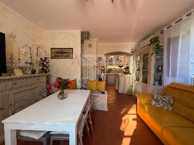 Foto Case semi ndipendenti a Seravezza Ripa Pozzi Querceta Ponterosso