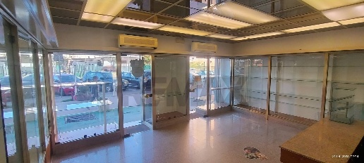 Foto Negozio in Via Lancia di Brolo 151, Palermo Noce di 63 m² con 2 locali