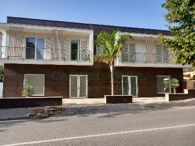 Foto Locale commerciale in via nazionale delle puglie, Baiano di 201 m²