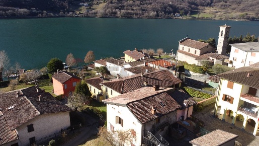 Foto Casa indipendente a Endine Gaiano San Felice di 330 m² con 5 locali