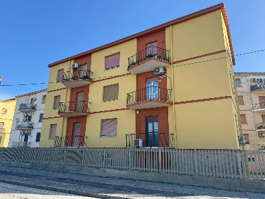 Foto Appartamento in Via San Paolo, Cagliari La Plaia di 90 m² con 3 locali