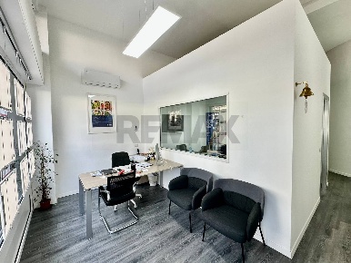 Foto Negozio in viale Ranzoni 7, Milano San Siro di 65 m² con 3 locali