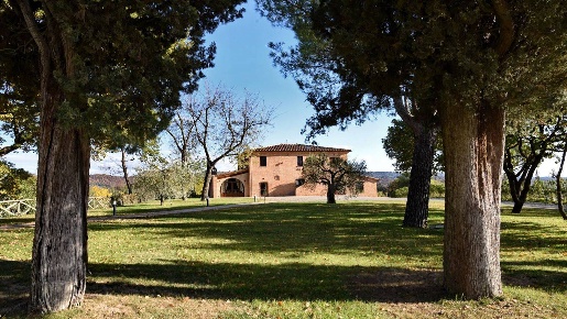 Foto Agriturismo a Chiusi Chiusi Scalo di 450 m² con 10 locali in vendita