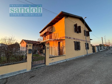 Foto Casa indipendente in Via Desana, Costanzana di 205 m² con 5 locali