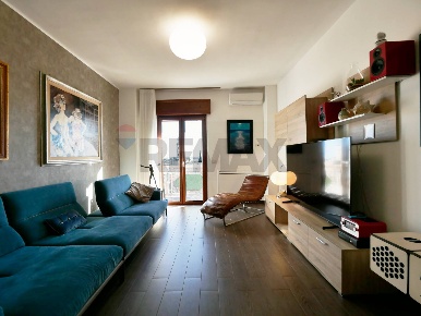 Foto Appartamento in Via Montrone 47, Valenzano di 136 m² con 4 locali