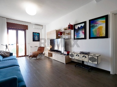 Foto Appartamento in Via Montrone 47, Valenzano di 136 m² con 4 locali