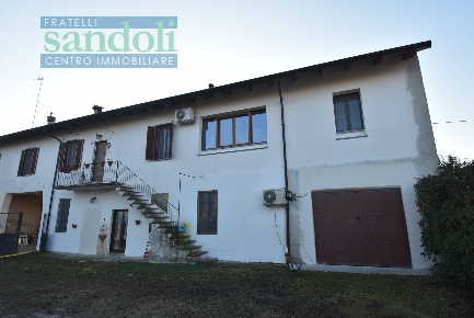 Foto Casa indipendente in Via I Maggio, Pezzana di 160 m² con 5 locali