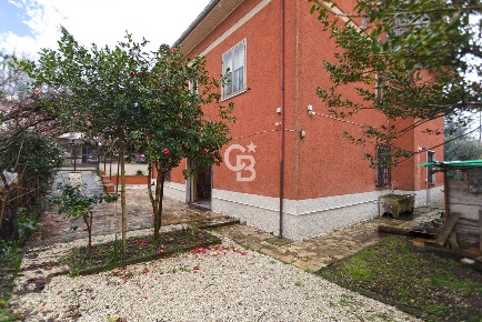 Foto Villa unifamiliare in Via Gorizia, Vetralla Centro di 230 m²