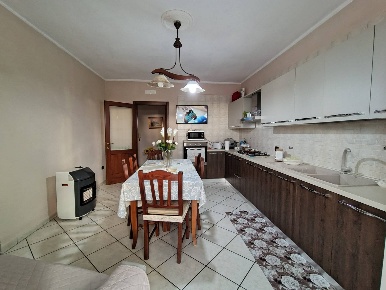 Foto Appartamento a Castello di Cisterna di 110 m² con 4 locali in vendita
