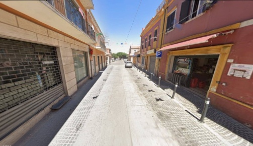 Foto Locale commerciale in Via Gramsci, Capoterra Centro di 220 m²