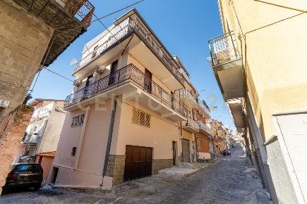 Foto Villa singola in Via Oberdan 7, Motta Sant'Anastasia di 88 m²