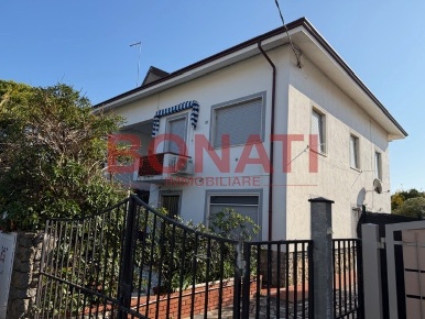 Foto Appartamento a Sarzana Marinella di 50 m² con 2 locali in affitto