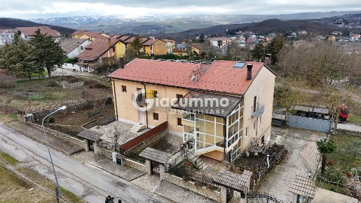 Foto Villa bifamiliare in Via Madrd, Potenza San Nicola di 325 m²