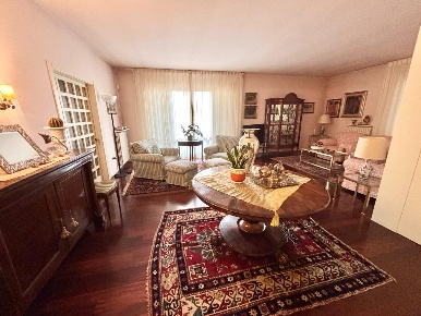 Foto Villa unifamiliare a San Miniato Centro Storico di 250 m² in vendita