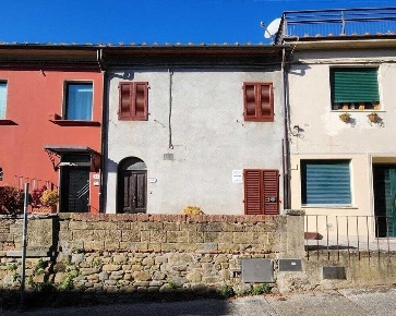Foto Casa indipendente a Vinci Centro di 104 m² con 6 locali in vendita