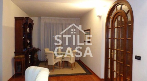 Foto Appartamento a Montecatini-Terme di 120 m² con 4 locali in vendita