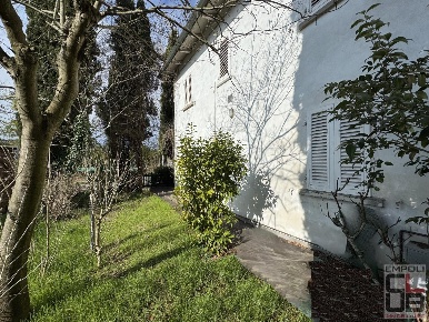 Foto Casa indipendente a Cerreto Guidi di 180 m² con 6 locali in vendita