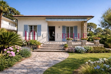 Foto Villa unifamiliare a Camaiore Lido di Camaiore di 122 m² con 5 locali