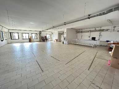 Foto Capannone industriale a Capraia e Limite Limite di 1040 m² in vendita
