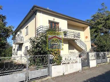 Foto Villa bifamiliare a Calci Centro di 150 m² con 6 locali in vendita