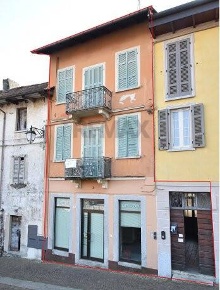 Foto Appartamento in Via Roma 47, Pella Centro di 200 m² con 5 locali