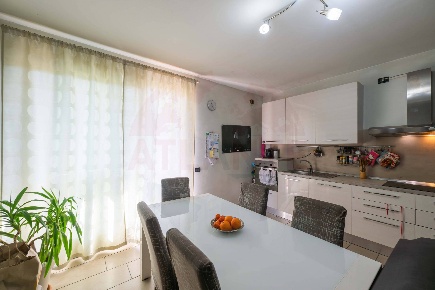 Foto Appartamento in via Aperta 1, Nave Centro di 125 m² con 3 locali