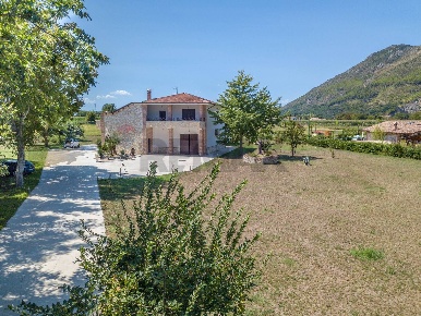 Foto Case semi ndipendenti in Via Centimolo snc, Pietravairano di 200 m²