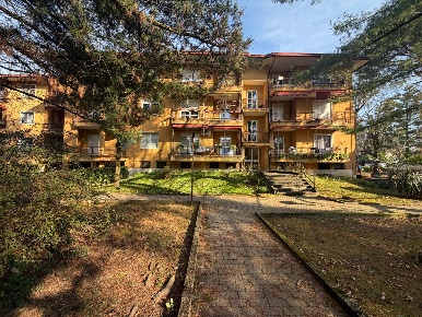 Foto Appartamento in via Fratelli de Grandi 10, Varese Bizzozzero di 102 m²