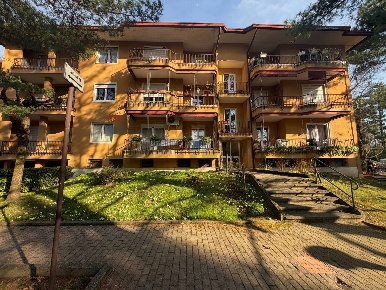 Foto Appartamento in via Fratelli de Grandi 10, Varese Bizzozzero di 102 m²