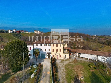 Foto Rustico in Via dei Colli 100, Conegliano di 258 m² con 7 locali