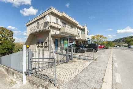 Foto Locale commerciale in Via Primo Maggio 2, Scafa Centro di 360 m²